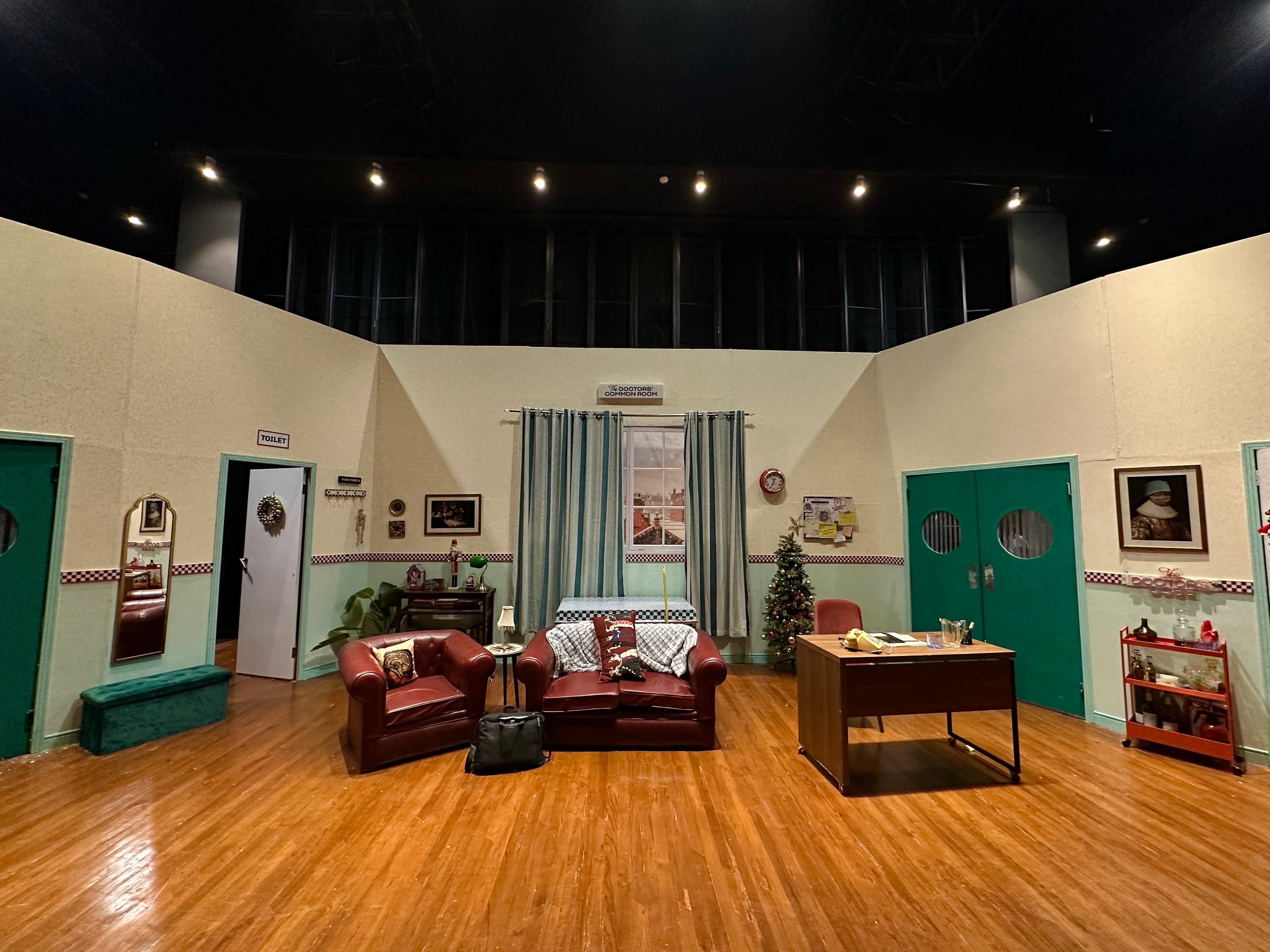 THEATRE - IT RUNS IN THE FAMILY
